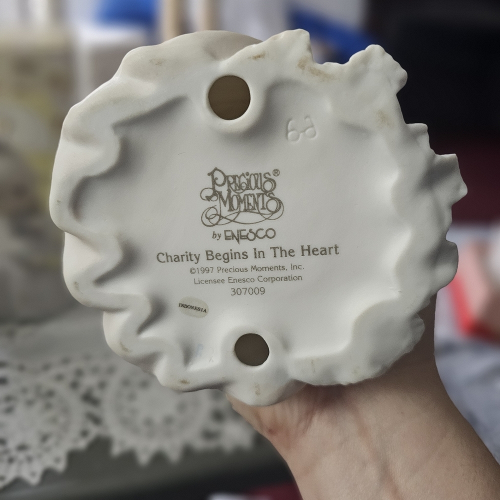 Precious Moments "Charity Begins in the Heart" Victorian Porcelain Figurine - Picture 3 of 4
